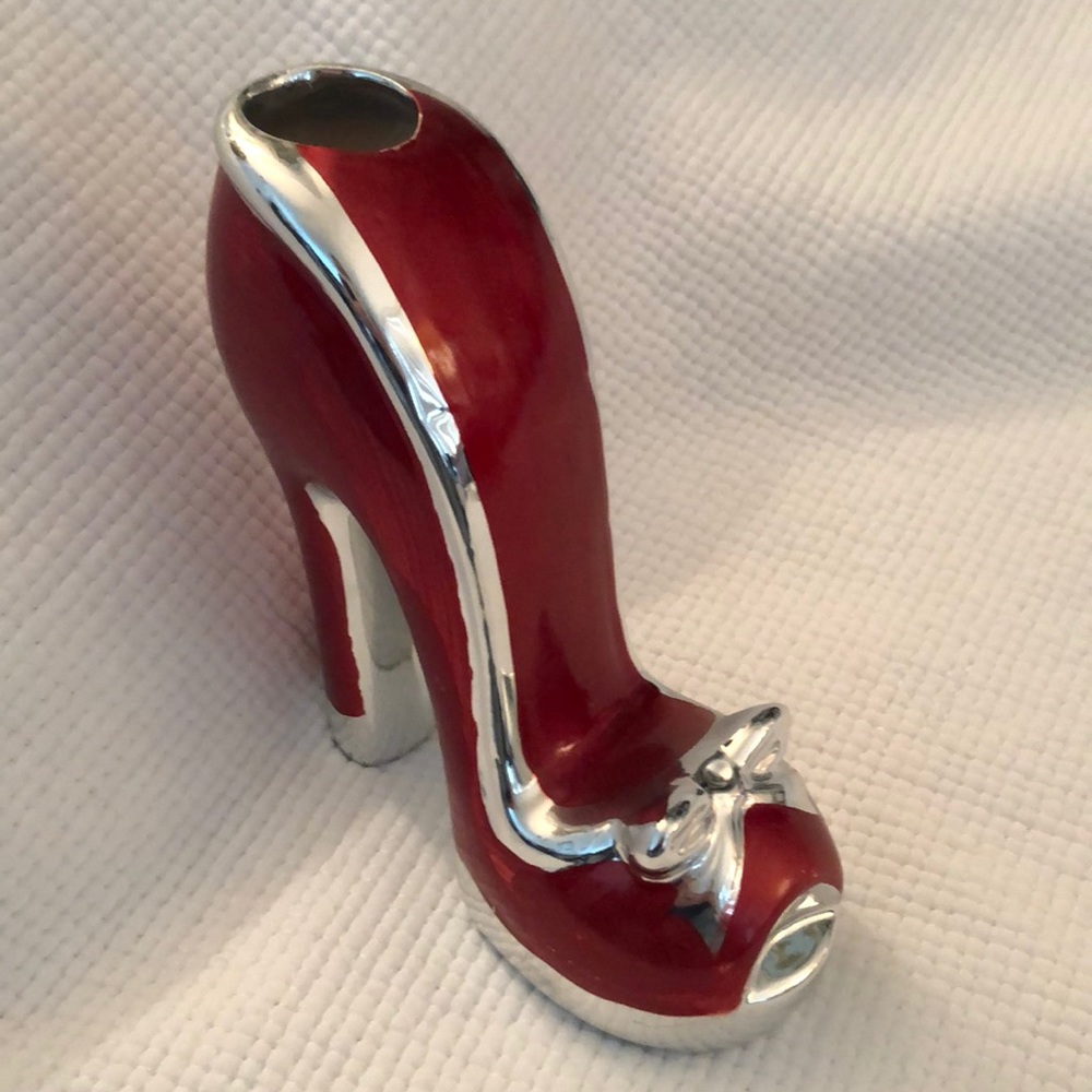Stilletto bud vase in red. Small chip on bottom.